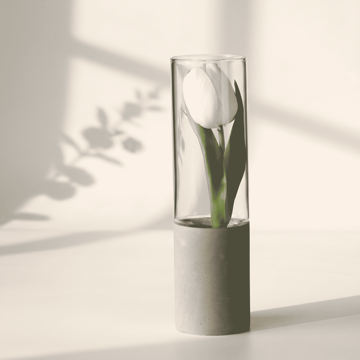 Avello Eden™ Concrete Vase