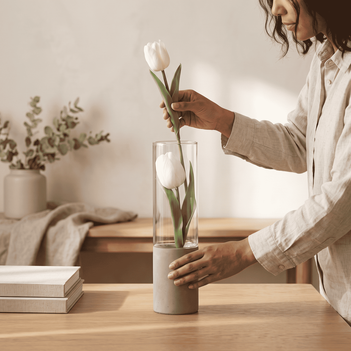 Avello Eden™ Concrete Vase